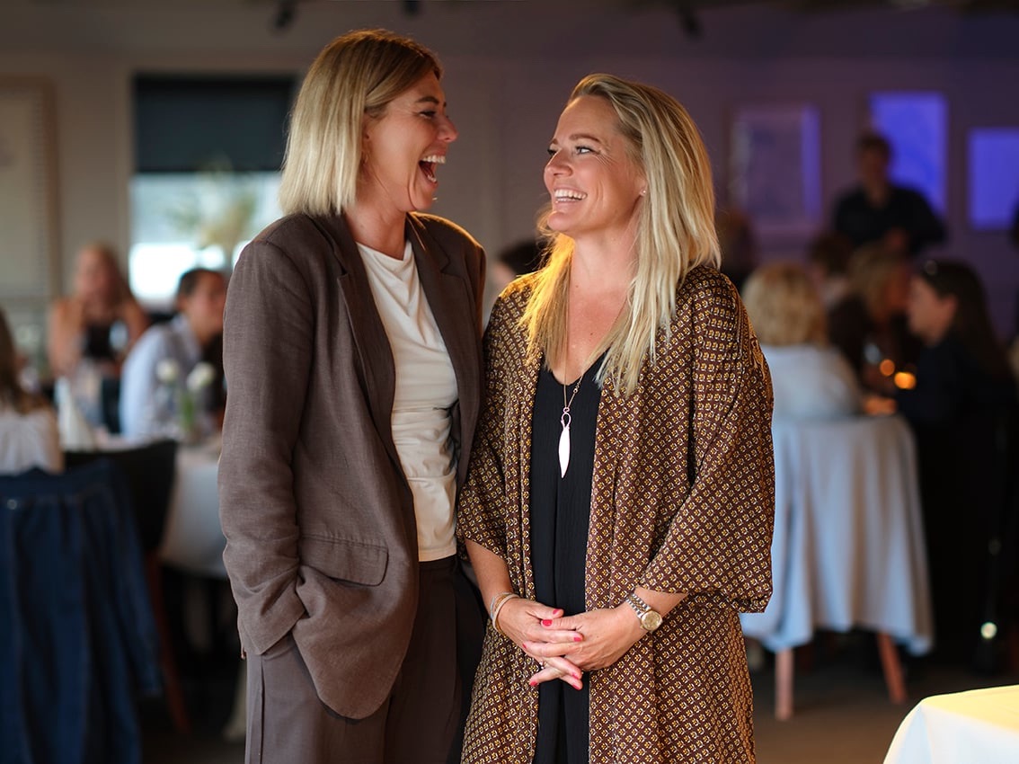 Eline Aaris Edslev og Sally Jane Siddle til Combine